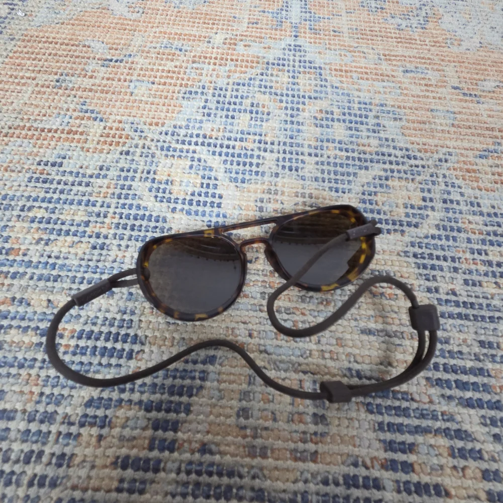 OMBRAZ Tortoiseshell Sunglasses with Strap - Picture 2 of 6